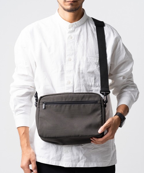 MURA ショルダーバッグ サスティナブル R-PET 撥水抗菌 7ポケット 大容量 スクエア メンズ レディース