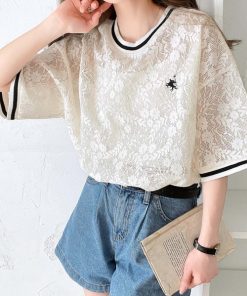 classicalelf tシャツ 上品レース×スポーティMIXが旬。クロシェ風花柄レースリブライン胸刺繍Tシャツ。 レディース