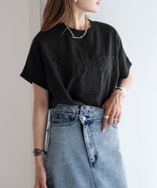 Bonjour Sagan tシャツ カレッジ刺繍ピグメントスウェットTシャツ レディース - 画像 (2)