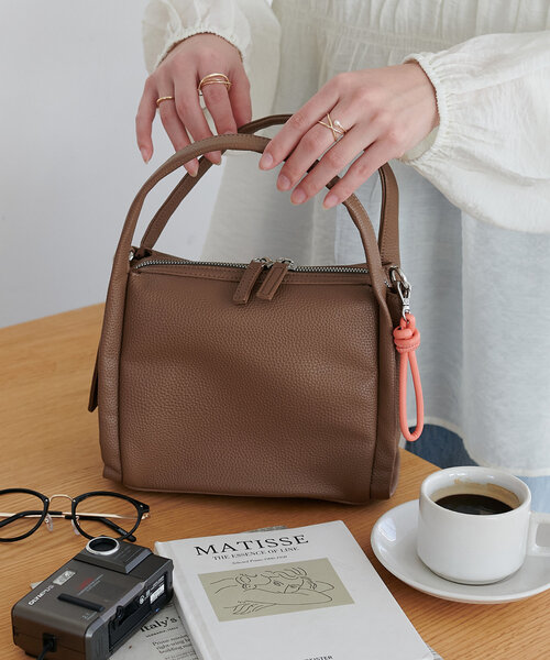 Discoat ショルダーバッグ バッグ チャーム付ソフトスクエアショルダーバッグ レディース - 画像 (3)