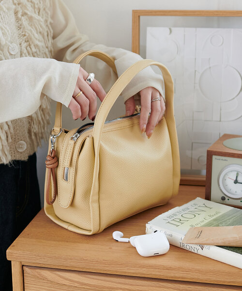 Discoat ショルダーバッグ バッグ チャーム付ソフトスクエアショルダーバッグ レディース