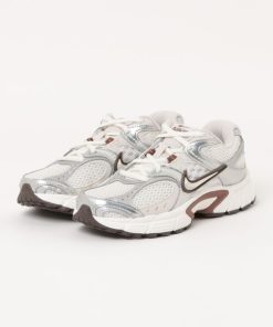 NIKE スニーカー ナイキ W V5 RNR ウィメンズ WHQ7901 ABC-MART限定 *102SAIL/LTOWBR レディース