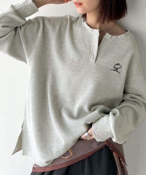 classicalelf tシャツ 洒落感アップのこなれT。胸刺繍ワッフルオーバーサイズキーネックロンT(長袖) レディース - 画像 (3)