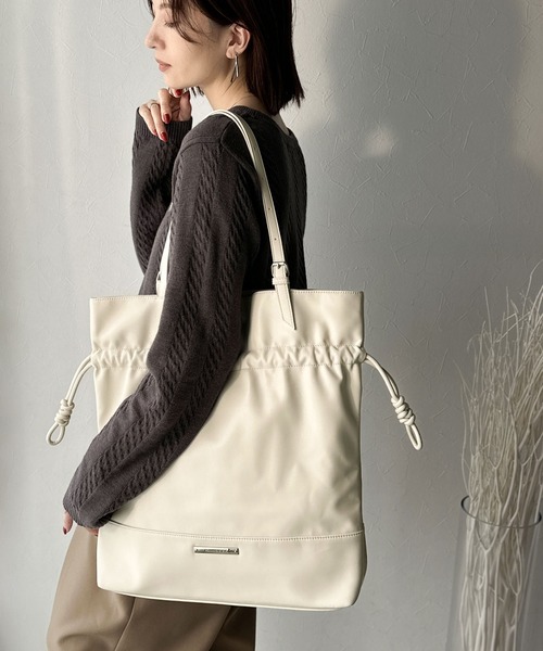 classicalelf トートバッグ 「classicalelf」きゅっと絞って可愛さフェイクレザービッグトートバッグ レディース - 画像 (2)