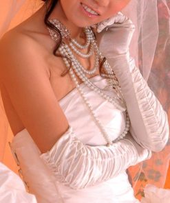 ウェディンググローブ ロンググローブ 長手袋 結婚式 ブライダル 新婦 花嫁 サテン調 シンプル 無地 上品 清楚 綺麗 可愛い 挙式 披露宴 二次会