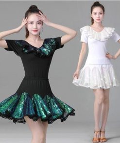 レディース ラテンダンス衣装 半袖 Ｖネック Tシャツ フレア 広がる ミニスカート 変色 カラースパンコール フリル付き きらきら 大人 社交ダンス モダンダンス