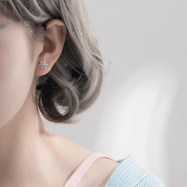 雪の結晶 スノーフレーク ピアス レディース プラチナ仕上げ - 画像 (2)